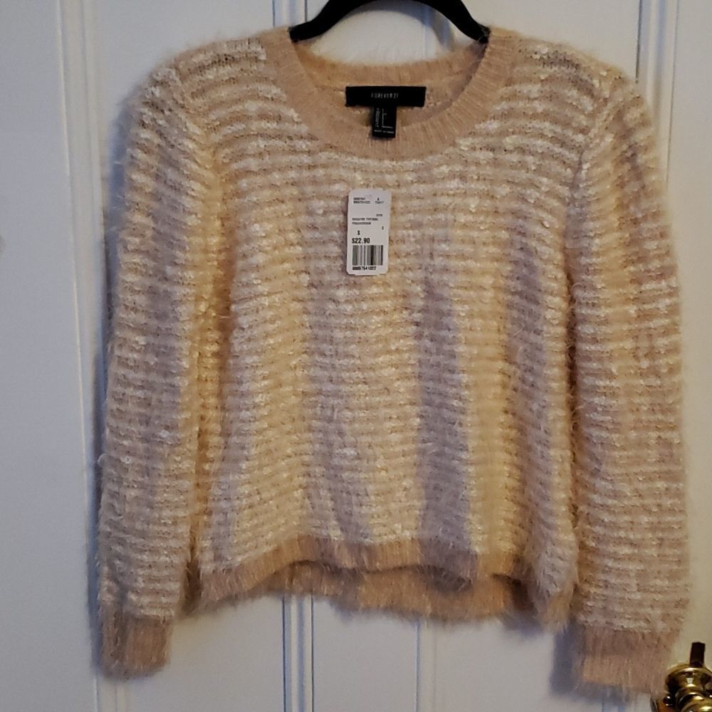 NWT beautiful Juniors soft & fluffy sweater